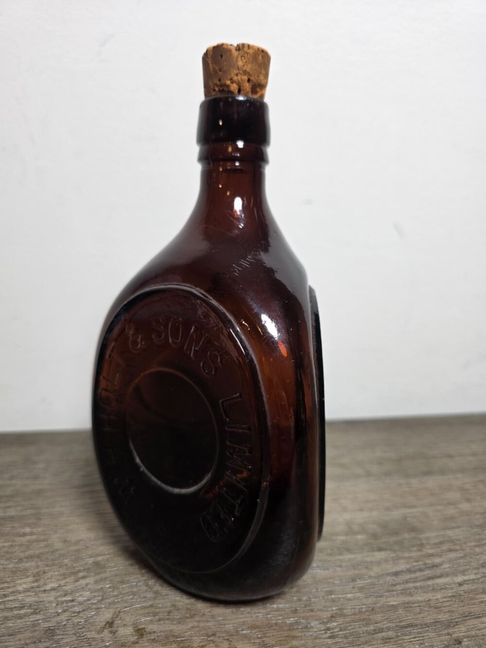 Vintage Aberlour Glenlivet Whisky Bottle W.H. Holt & Sons Amber Glass Flask Cork - Picture 2 of 10